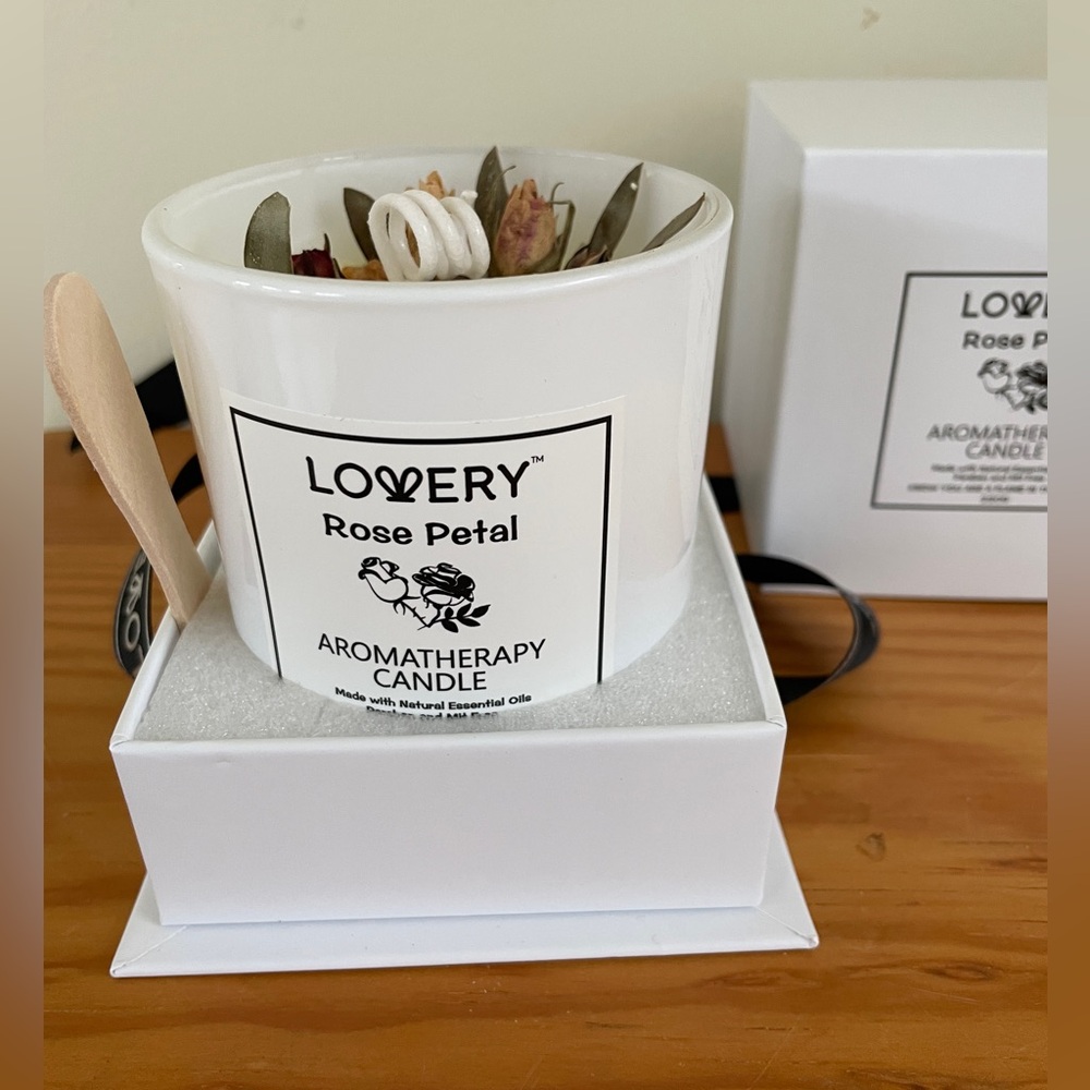 NEW Lovery Rose Home Candle, 8oz Luxury Aromatherapy Scented Candle